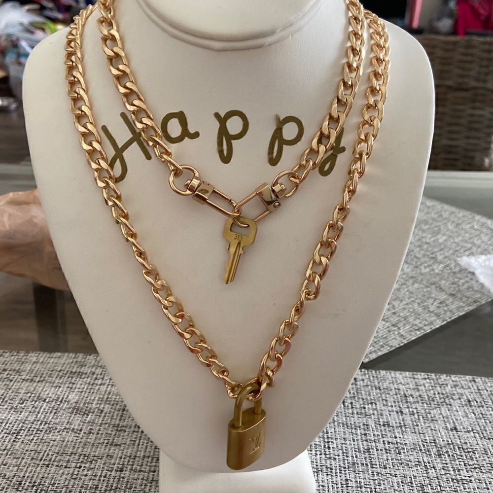 Lv Key Lock And Key With 2 Unbranded Chains